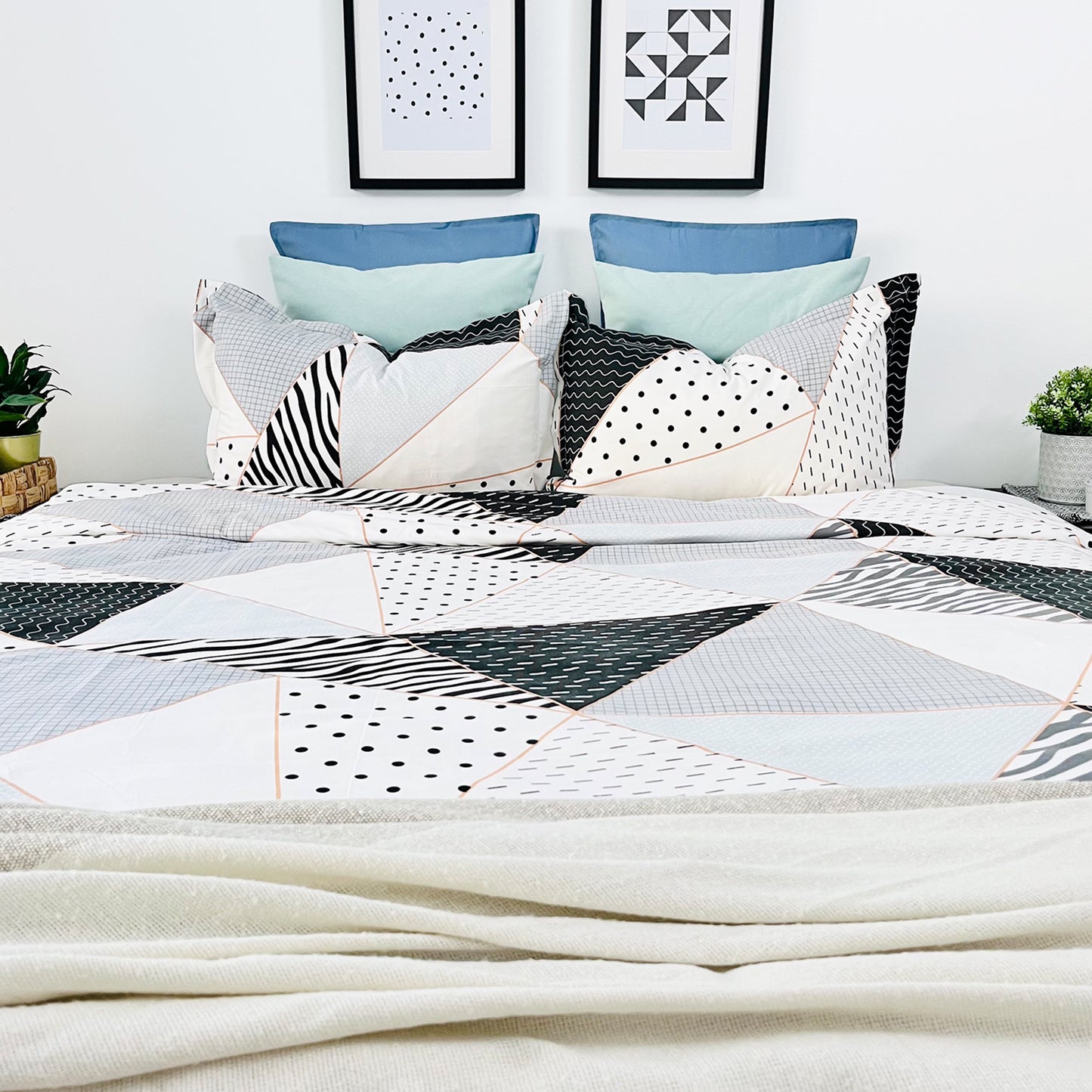 Bedcover Set & Fitted Sheet Set - GEOMETRIC GRACE 100% Organic Cotton