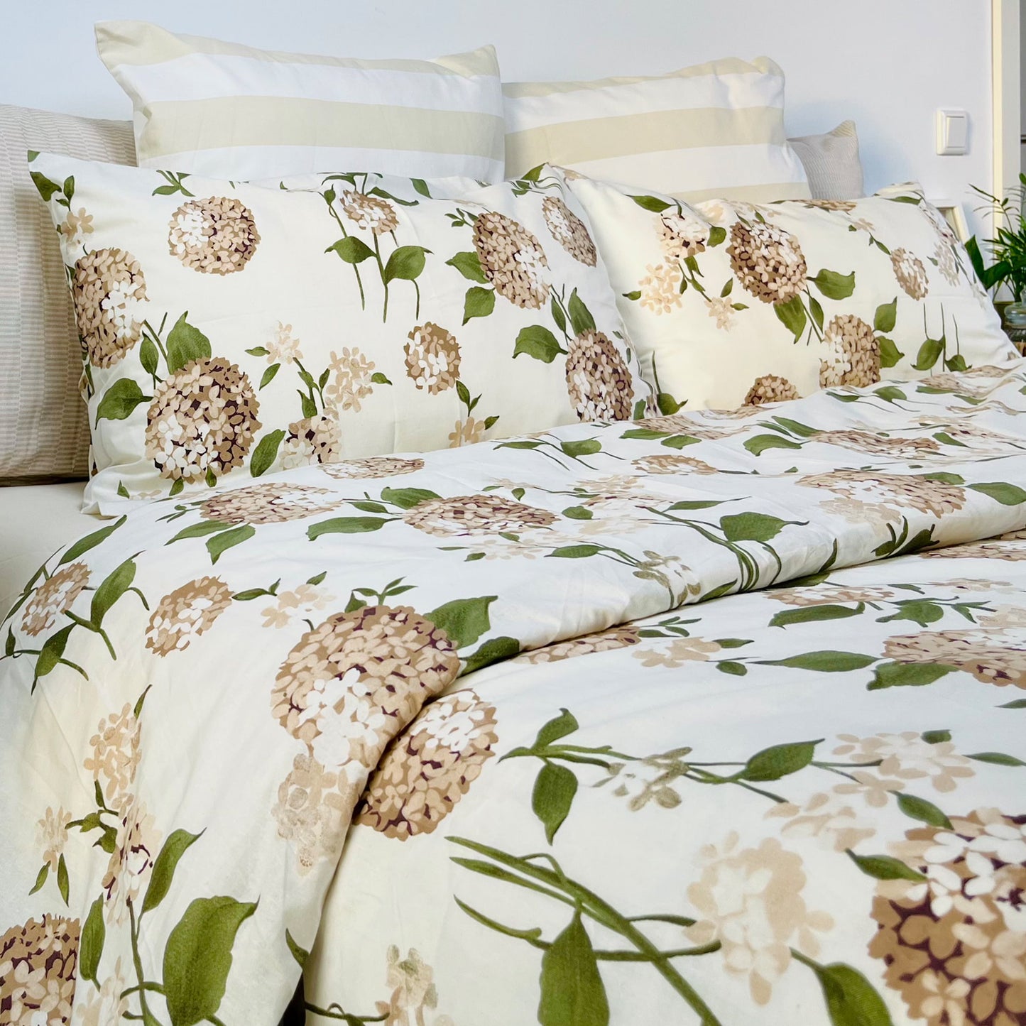 Duvet Cover Set & Fitted Bedsheets - MOGRA 100 % Cotton